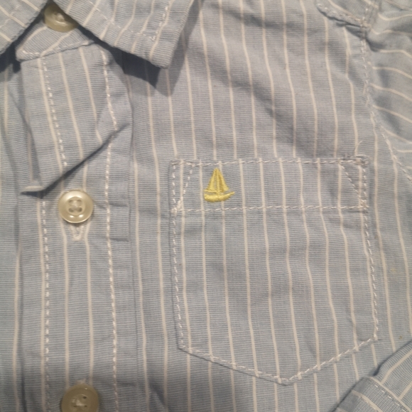 5 for 25$💛Carter's baby boy button down shirt - Picture 3 of 4